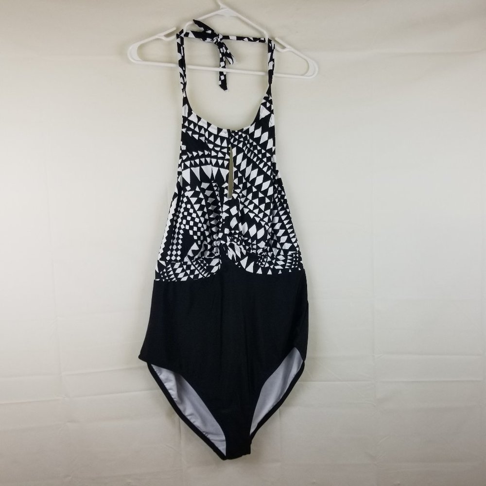 NWT Surfside One Piece Swimsuit‎ Womens 2X Black White Built in Soft Bra